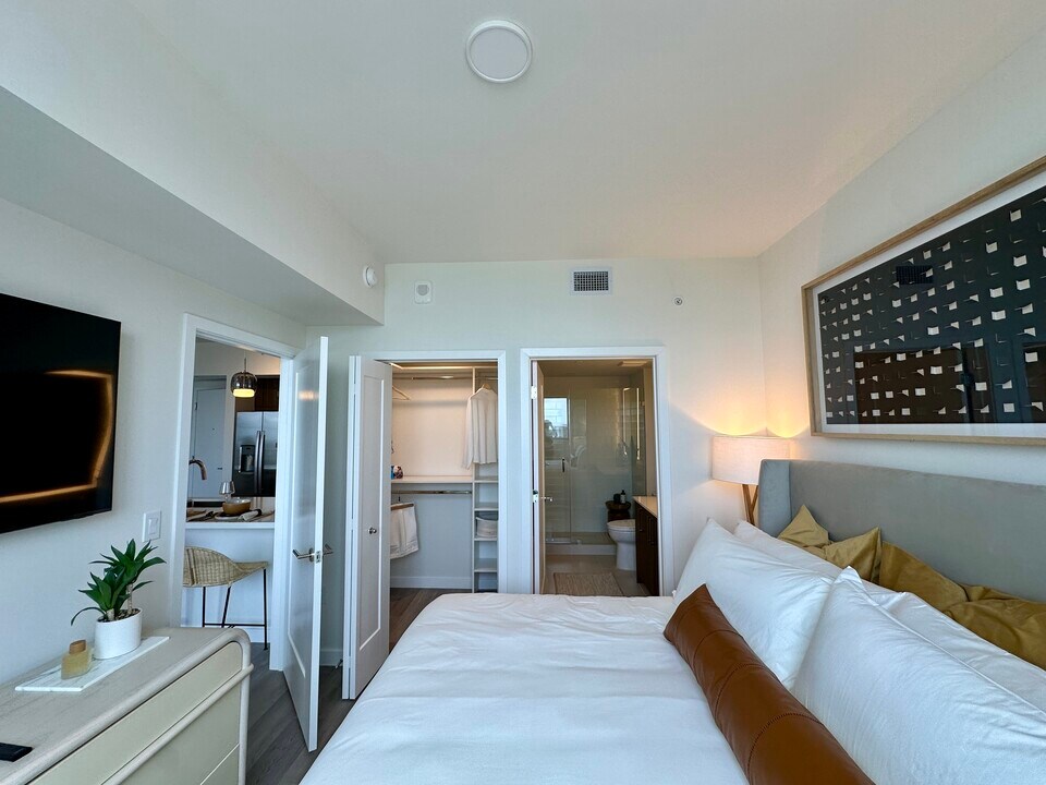 65 SW 18th Ter, Unit A2 in Miami, FL - Building Photo