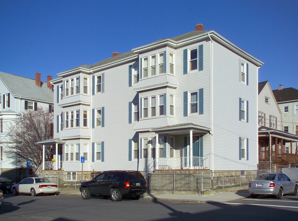 896 Cherry St in Fall River, MA - Building Photo