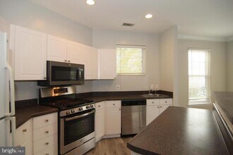 3851 Aristotle Ct in Fairfax, VA - Building Photo - Building Photo