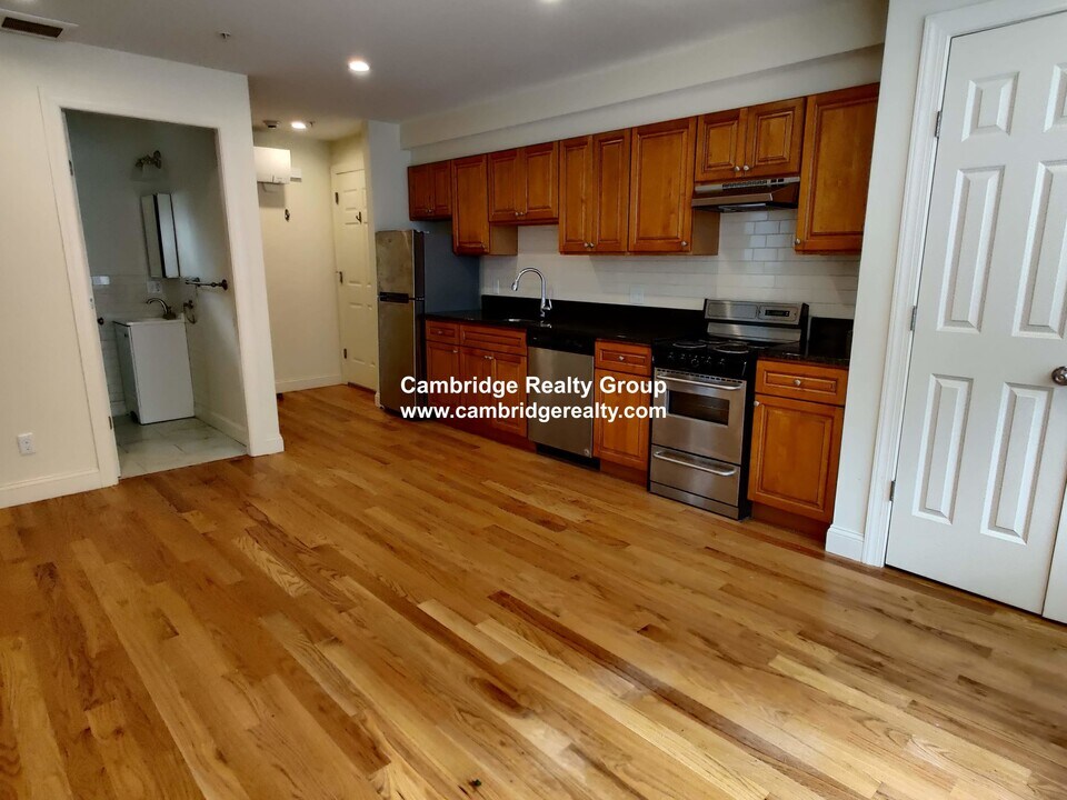 378 Harvard St, Unit 3 in Cambridge, MA - Building Photo