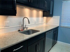 10717 Cleary Blvd, Unit 202 in Plantation, FL - Building Photo