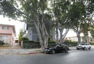 1220 N Orange Grove Ave in West Hollywood, CA - Building Photo - Building Photo