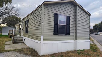 1845 NE Burgess Ct in Topeka, KS - Building Photo