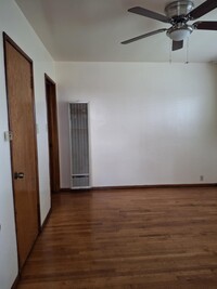 1300 E 60th St, Unit 1 bedroom duplex corner in Long Beach, CA - Foto de edificio - Building Photo