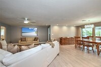 577 Seagrape Dr in Marco Island, FL - Foto de edificio - Building Photo