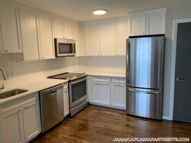 50 Evergreen St in Boston, MA - Building Photo