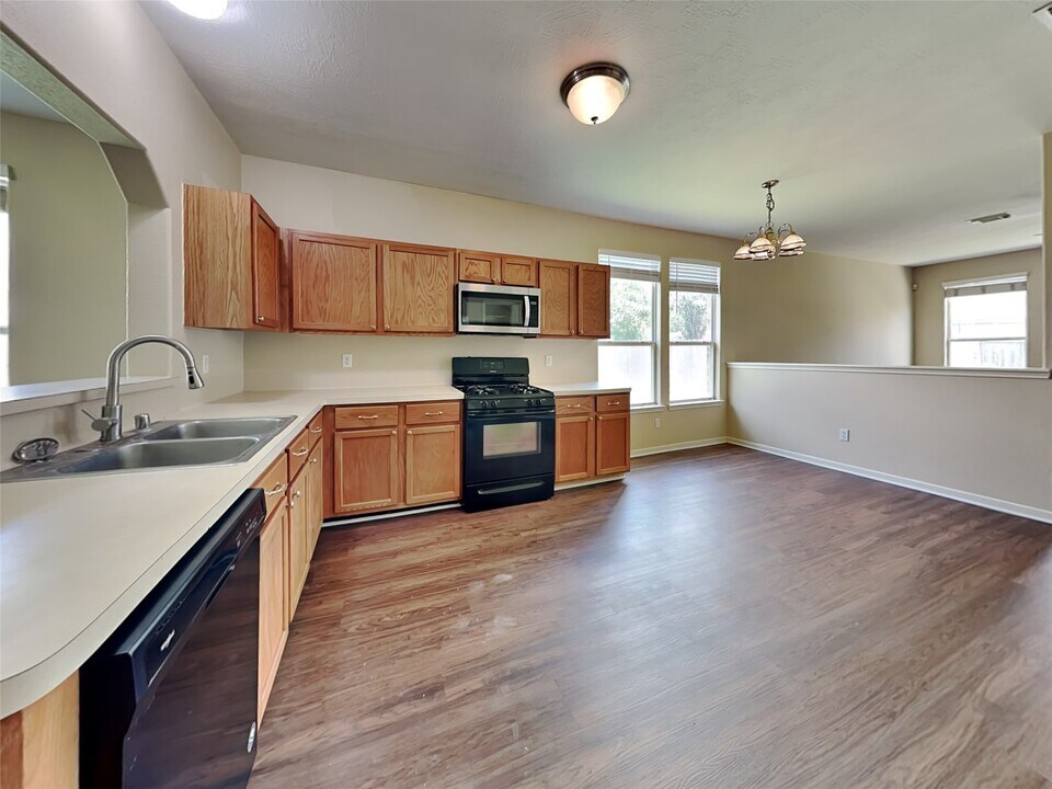 19314 Yaupon Creek Dr in Cypress, TX - Building Photo