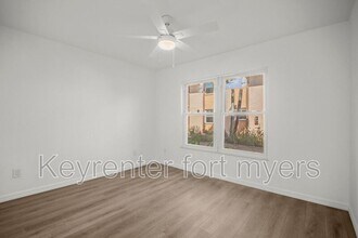 16881 Davis Rd in Ft. Myers, FL - Building Photo - Building Photo