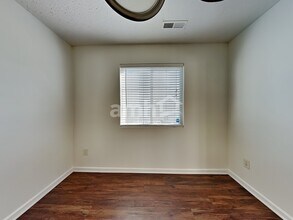 1066 Bridgend Dr in High Point, NC - Foto de edificio - Building Photo