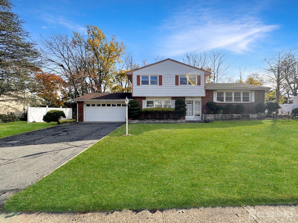 71 Gage Rd in East Brunswick, NJ - Building Photo