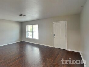 1481 Falmouth Ave in Deltona, FL - Foto de edificio - Building Photo