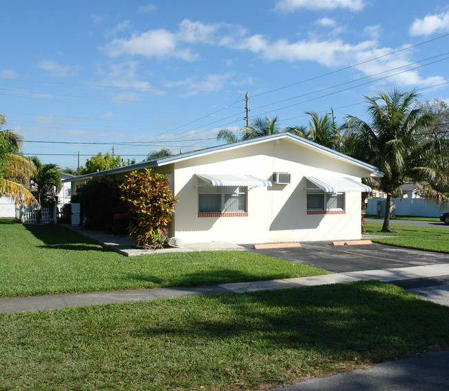 334 SE 2nd Ave in Dania Beach, FL - Building Photo - Building Photo