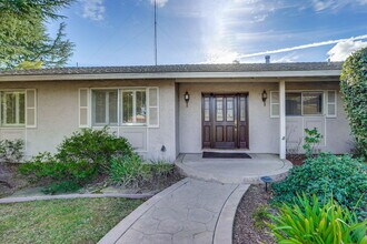 12261 Viewoak Dr in Saratoga, CA - Building Photo - Building Photo