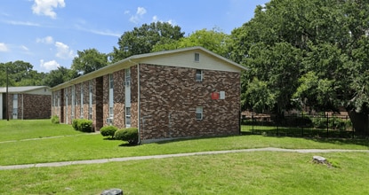 Waters at West Ashley in Charleston, SC - Building Photo - Building Photo