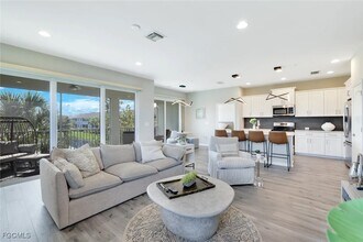 2344 Sheen Ln in Naples, FL - Foto de edificio - Building Photo