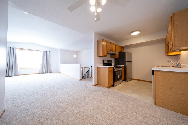 634 McIntosh Ct in Shakopee, MN - Building Photo - Building Photo