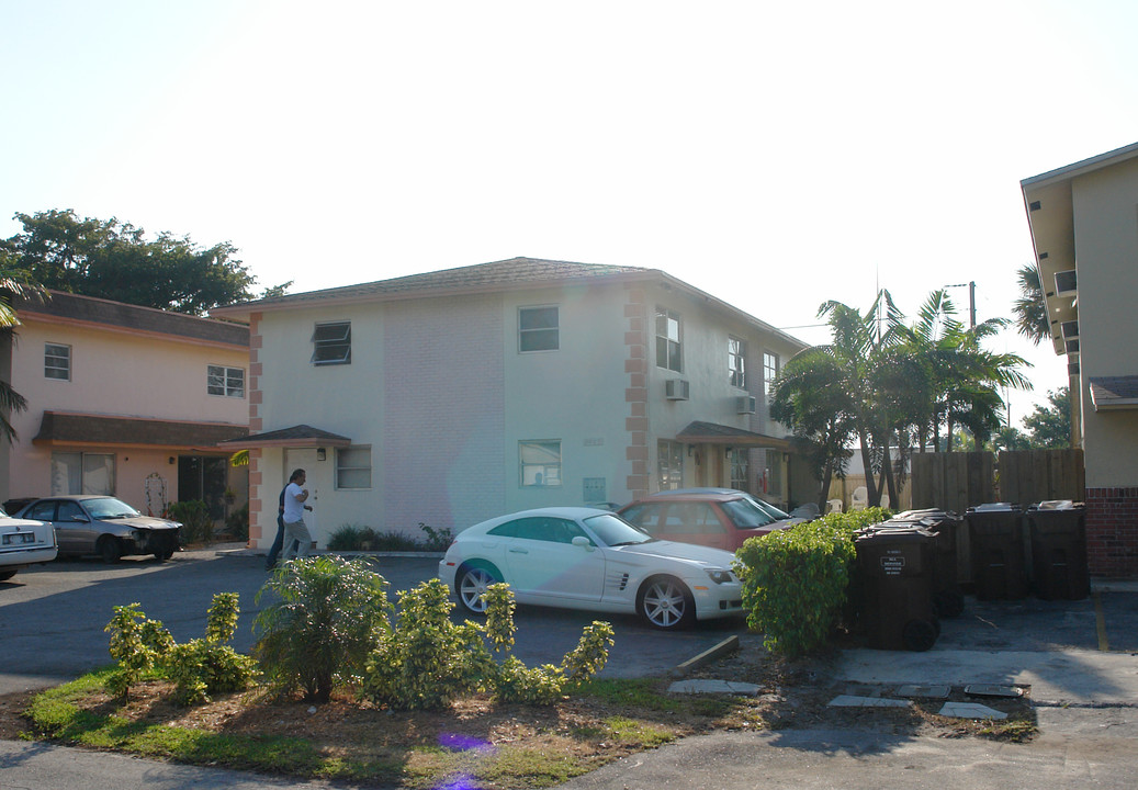 2460 SW 42nd Ave in Fort Lauderdale, FL - Building Photo