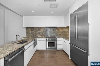 320 Adolphus Ave in Cliffside Park, NJ - Building Photo - Building Photo