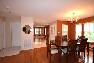116 Briarwood Dr in North Brunswick, NJ - Building Photo - Building Photo