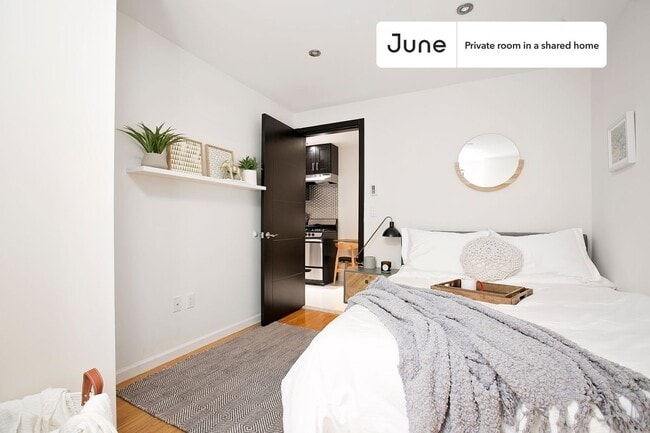 Private bedroom in 4 bed/2 bath Home in New York, NY - Building Photo - Building Photo