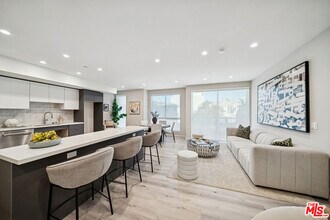 1051 S Corning St in Los Angeles, CA - Building Photo - Building Photo