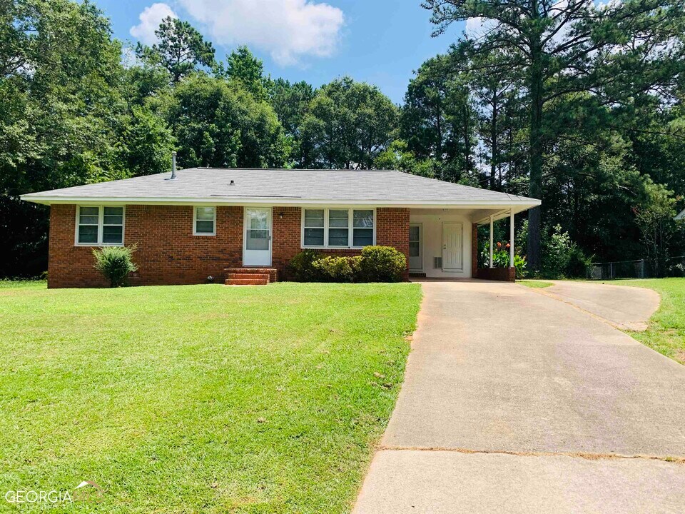 25 Martin St in Newnan, GA - Building Photo