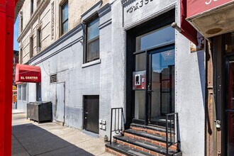 824 9th Ave in New York, NY - Foto de edificio - Building Photo