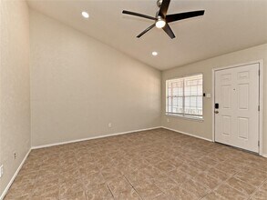 1916 Gracy Farms Ln in Austin, TX - Foto de edificio - Building Photo