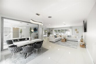 2121 NE 62nd St in Fort Lauderdale, FL - Building Photo - Building Photo