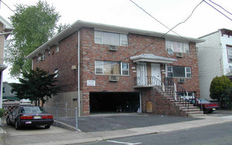 1518 38th St Apartments