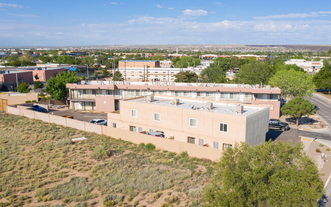 Corona Del Sol Apartments in Albuquerque, NM - Foto de edificio - Building Photo