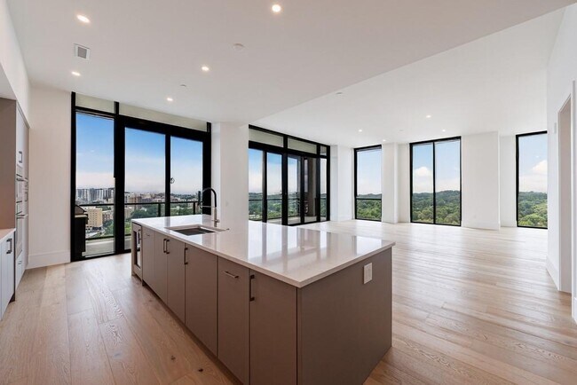 2425 Peachtree Rd in Atlanta, GA - Building Photo - Building Photo