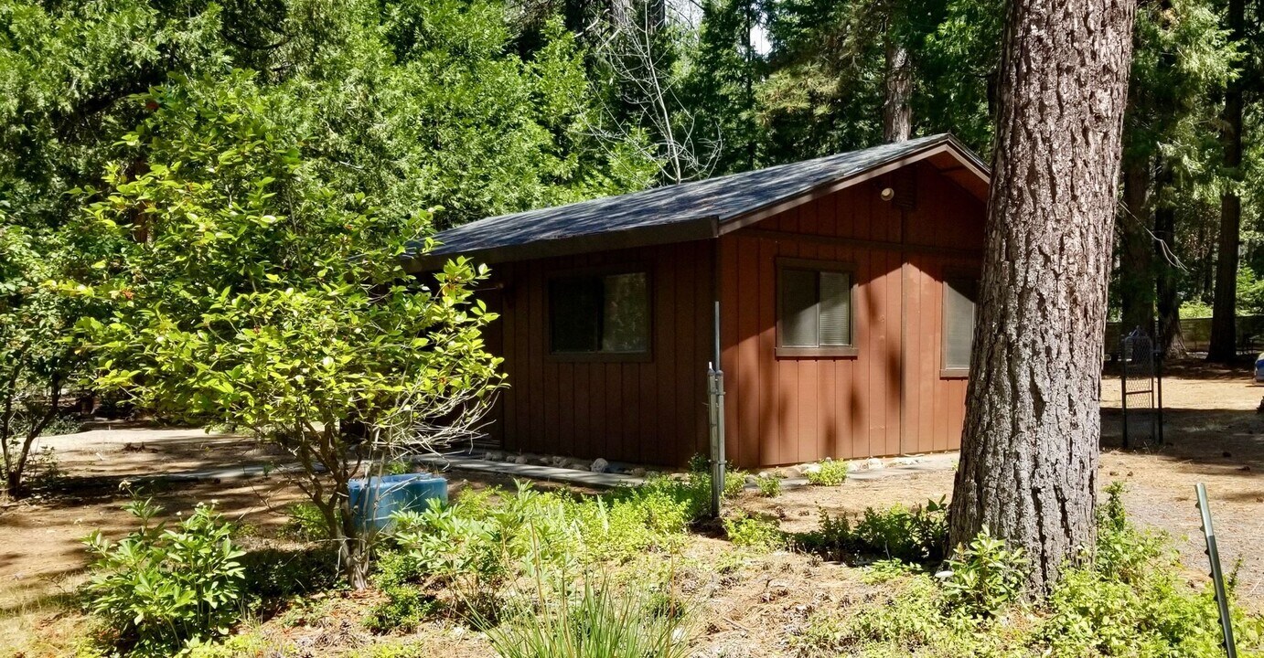 5847 Silverleaf Dr in Foresthill, CA - Building Photo