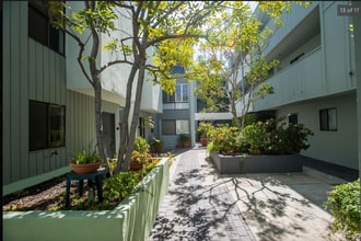 1887 Greenfield Ave, Unit 105 in Los Angeles, CA - Building Photo - Building Photo