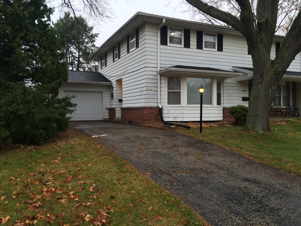 6308 Offshore Dr in Madison, WI - Building Photo