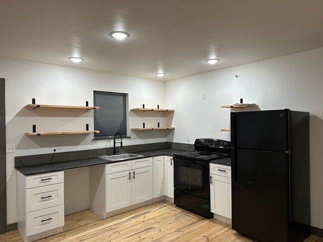 property at 10 Diane Rd