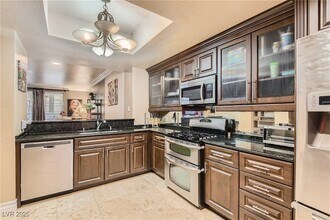 210 E Flamingo Rd, Unit 101 in Las Vegas, NV - Building Photo - Building Photo