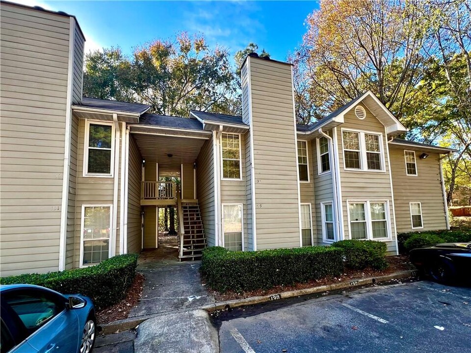 130 Sterling Ct in Alpharetta, GA - Building Photo