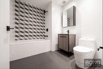 323 E 19th St in Brooklyn, NY - Building Photo - Building Photo