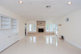 738 Plainwood Dr in Houston, TX - Building Photo - Building Photo