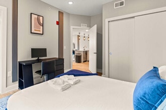 916 N Delaware Ave in Philadelphia, PA - Foto de edificio - Building Photo