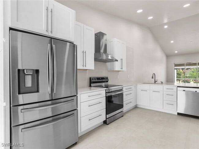 property at 1856 W Crown Pointe Blvd