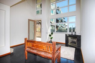 1760 N Northlake Way, Unit 126 in Seattle, WA - Building Photo