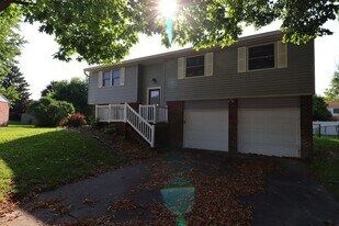 1323 Dogwood Ct in Brownsburg, IN - Building Photo