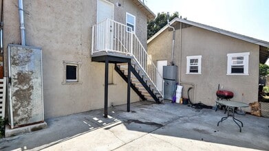 1829 1/2 E 63rd Street Unit in Los Angeles, CA - Foto de edificio - Building Photo