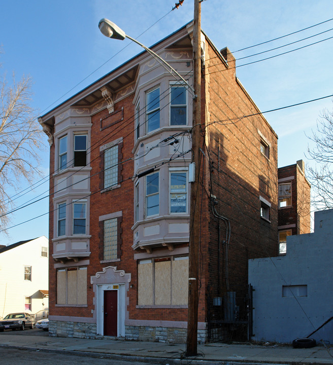 2504 Chatham St in Cincinnati, OH - Foto de edificio