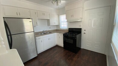 11033 La Maida St in Los Angeles, CA - Building Photo - Building Photo