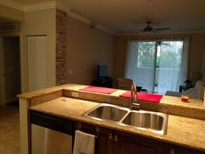 3210 Renaissance Way, Unit 210 in Boynton Beach, FL - Foto de edificio - Building Photo