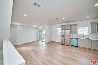 1106 Queen Anne Pl in Los Angeles, CA - Building Photo - Building Photo