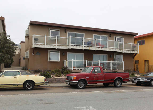 475 Esplanade Ave in Pacifica, CA - Foto de edificio - Building Photo